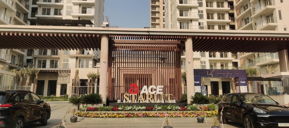 ace starlit entrance sector 152 noida